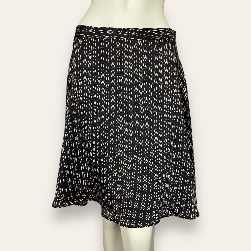 Loft Factory Skirt Arrow Pattern Abstract Stripe A-Line Circle Flared 6‎ Black